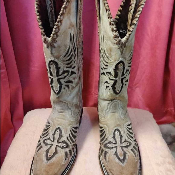 J.B. Dillon detailed hearts ❤️and wings Boots excellent! Worn 1x for wedding ! - Picture 4 of 4